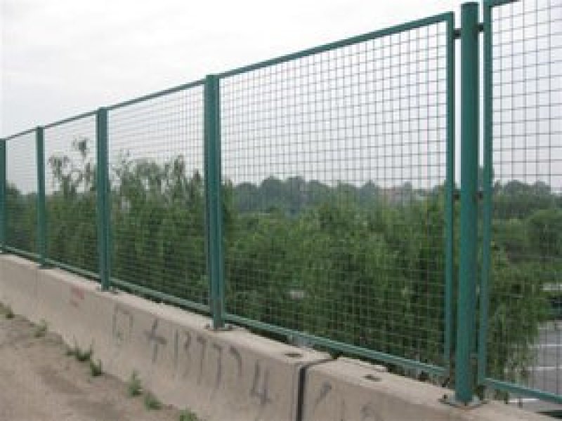 铁丝网公路护栏