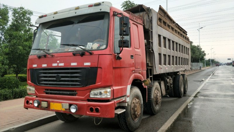 09年12月豪沃前四后八自卸车，车况好干活车轮胎9成新