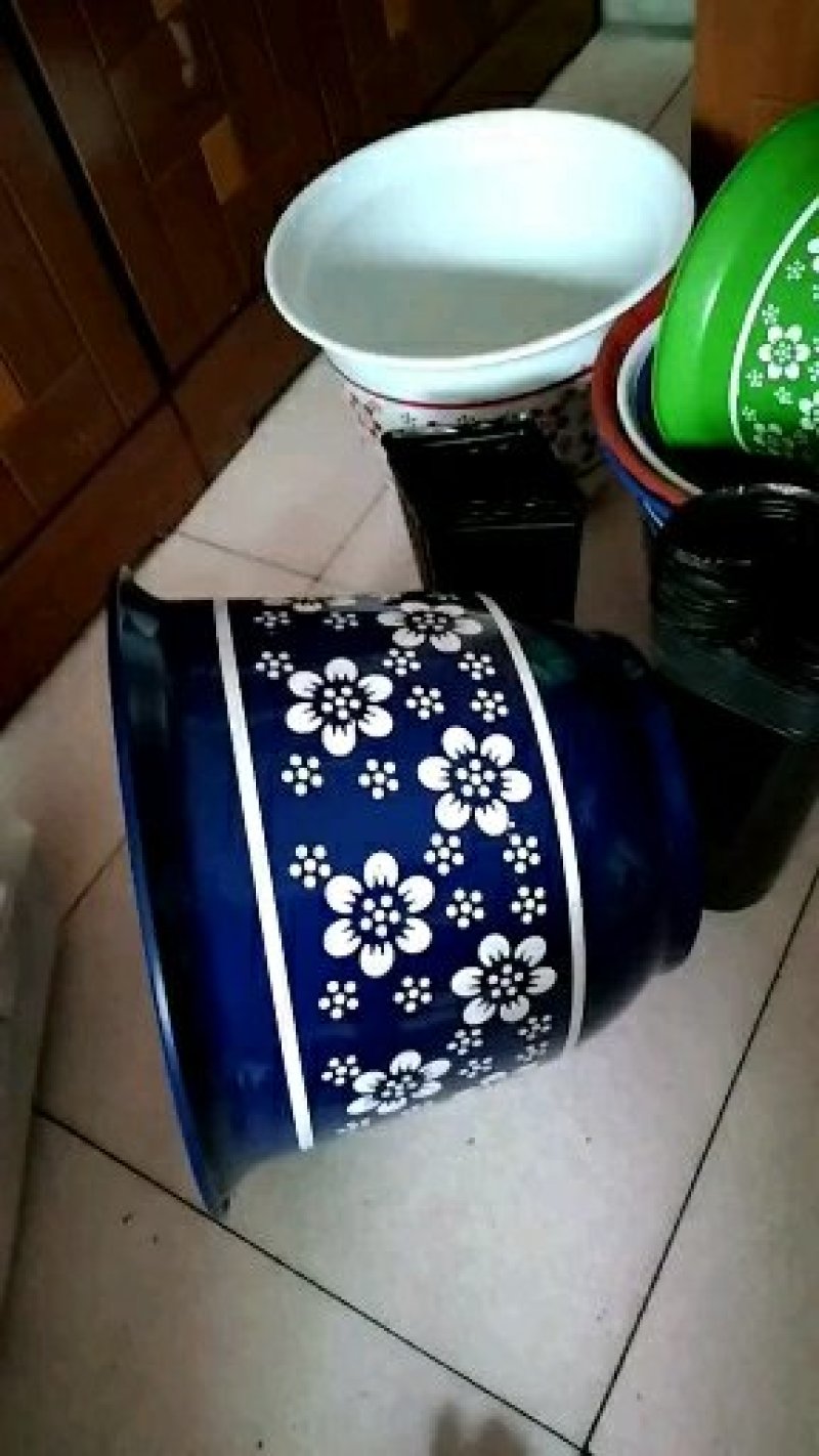 加厚仿瓷梅花塑料花盆