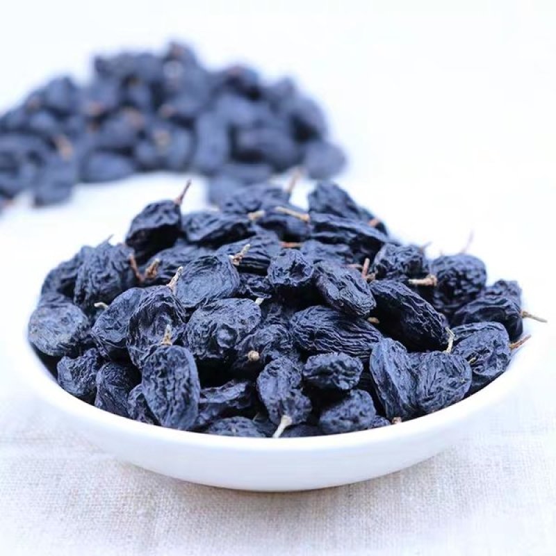 黑加仑葡萄干，新疆吐鲁番特产。个头发，果肉多，味道纯正