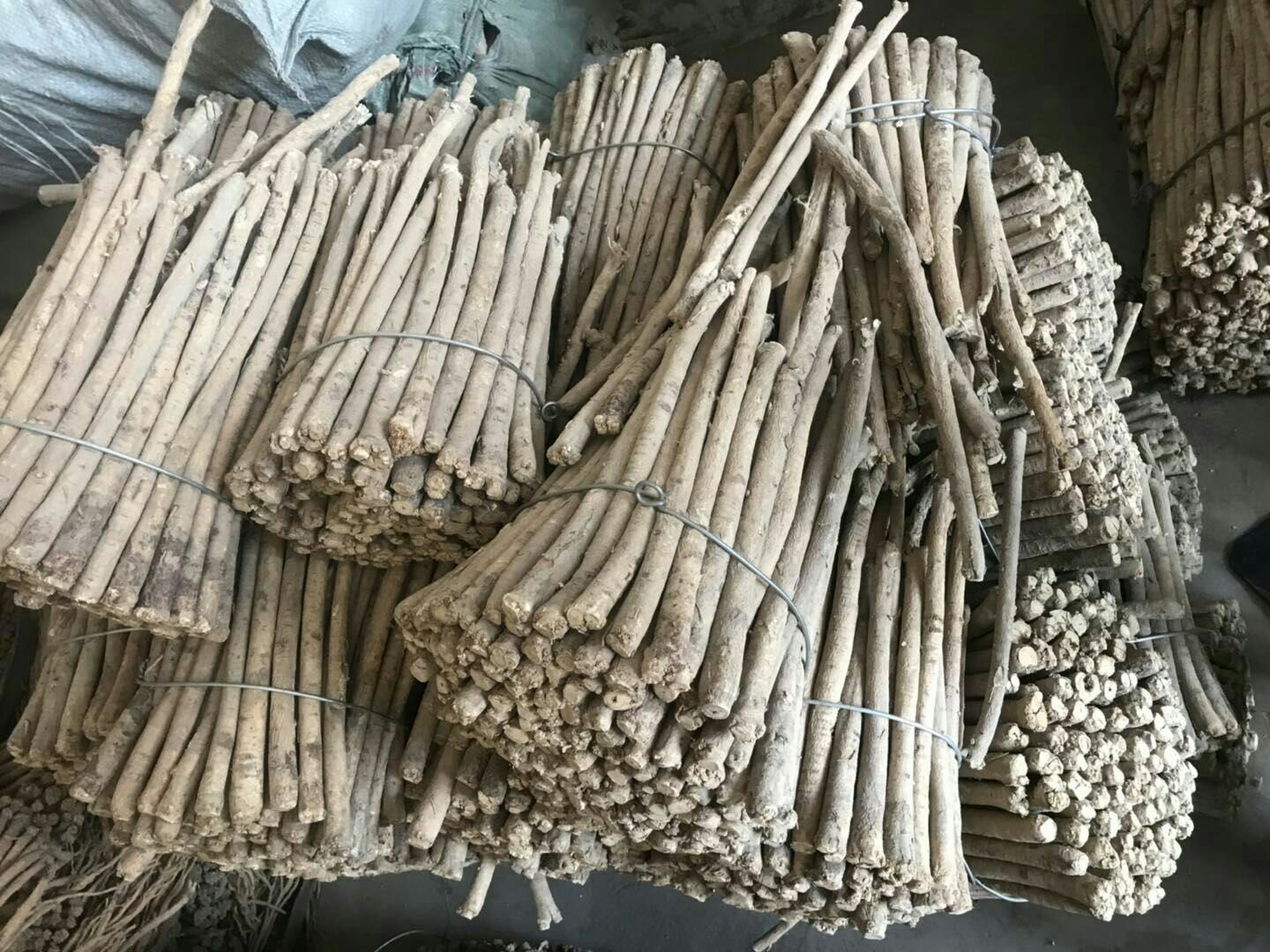 黄芩与其他中药材搭配使用的示意图