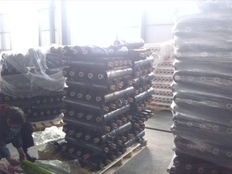 黑白地膜防草除草膜厂家直销可货到付款