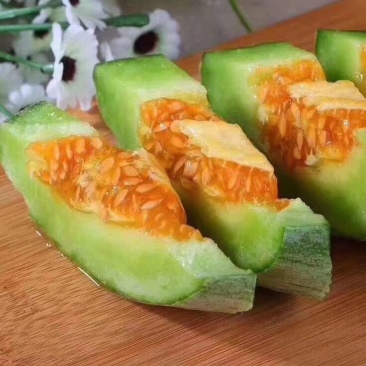 羊角蜜甜瓜，下地看货，一手货源，脆甜多汁