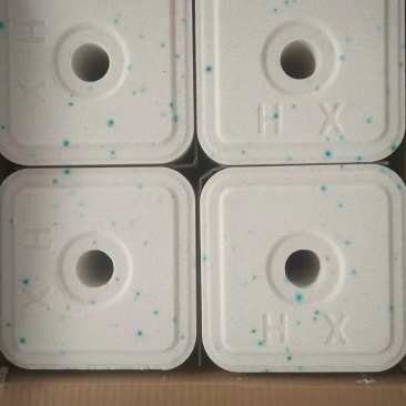 辛集开发区矿物质真假微量牛羊舔砖区分糖蜜热缩型喂牛羊舔砖