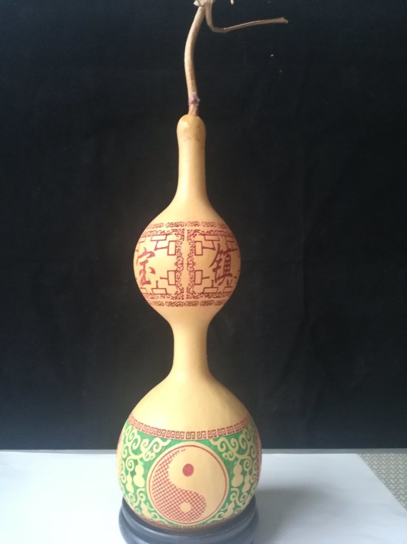 40公分左右的机器雕刻的葫芦。