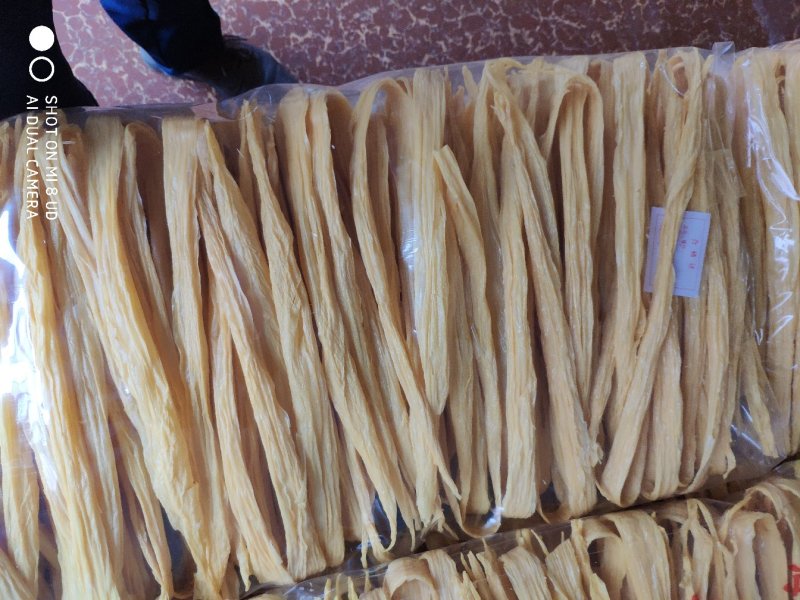 三边腐竹。扁竹，条竹。