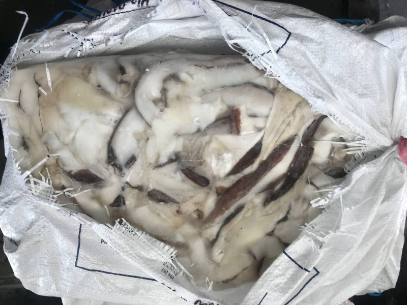 秘鲁去皮碎肉鱿鱼边角料鱿鱼条带皮鱿鱼碎肉