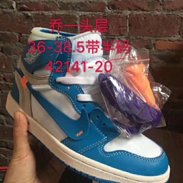 运动鞋