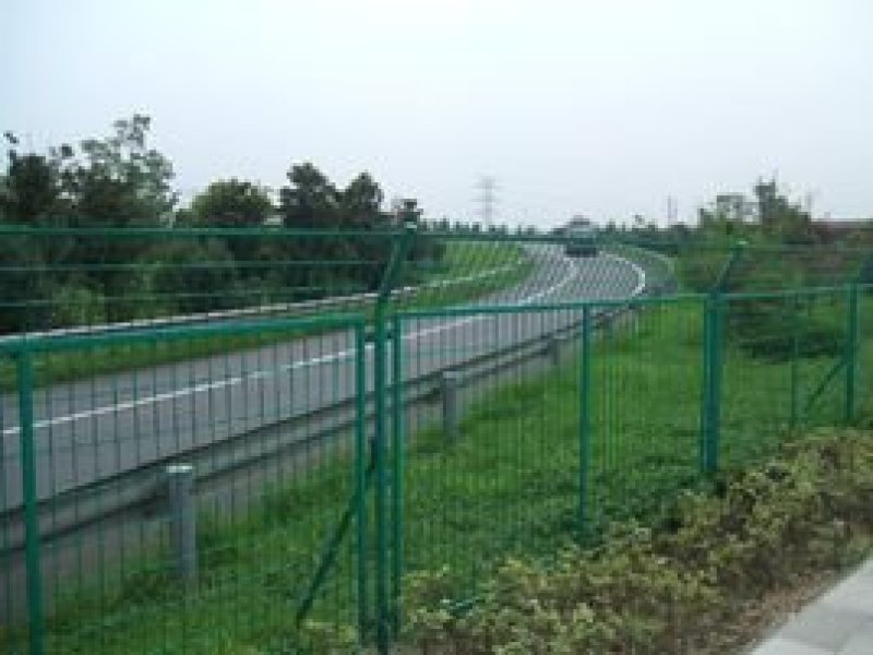 双边丝，铁路，公路，铁丝网