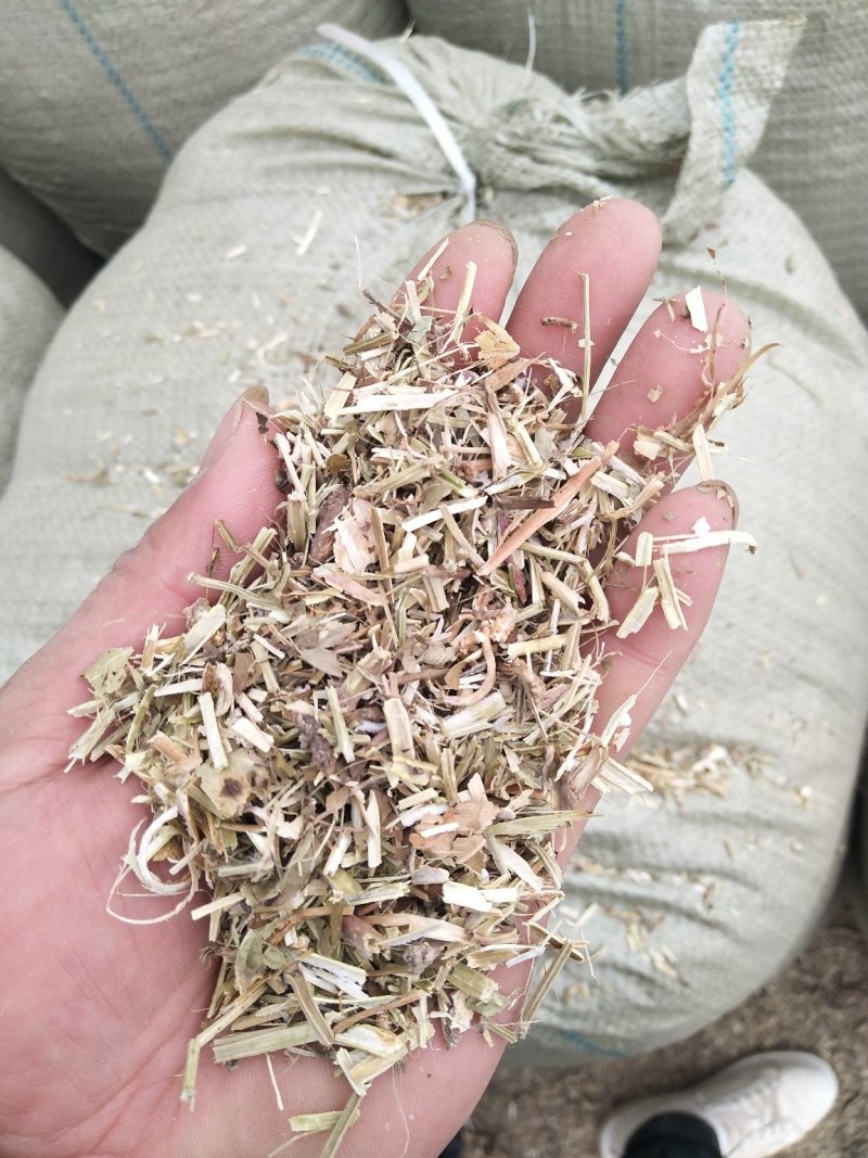 草粉花生秧压块草段！花生秧牛羊驴马鹿草料