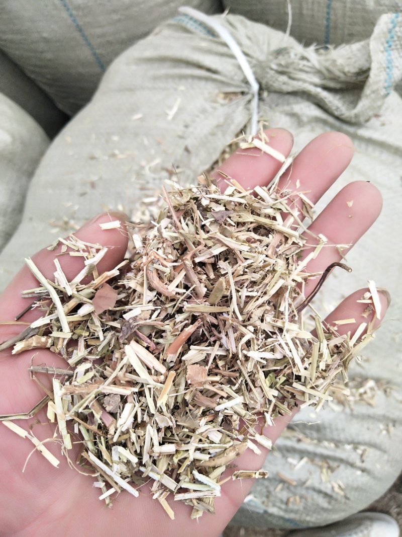 草粉花生秧压块草段！花生秧牛羊驴马鹿草料