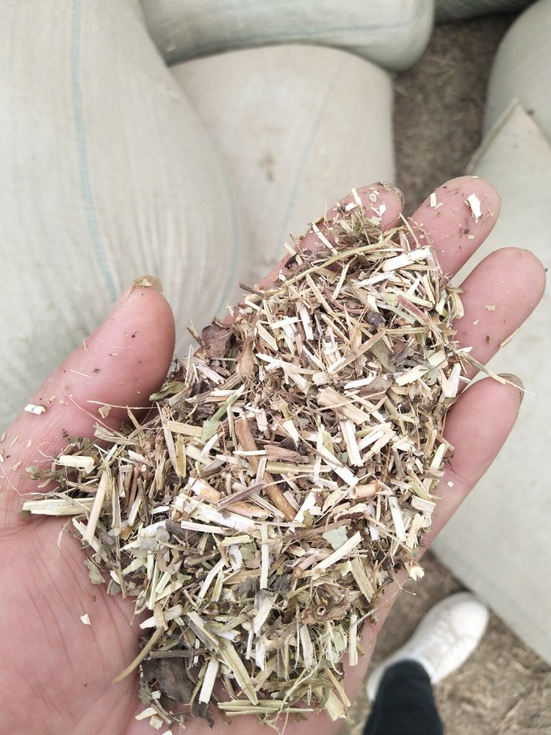 草粉花生秧压块草段！花生秧牛羊驴马鹿草料