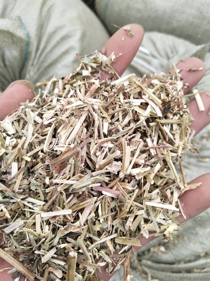草粉花生秧压块草段！花生秧牛羊驴马鹿草料