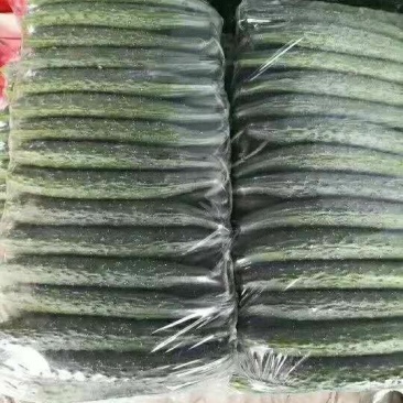 油亮黄瓜大量上市，
