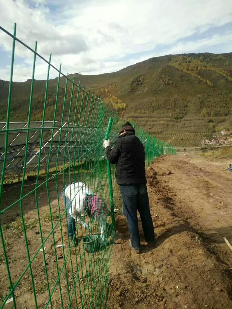 厂家直销双边丝护栏网框网道路圈地圈山围网高速公路护栏网