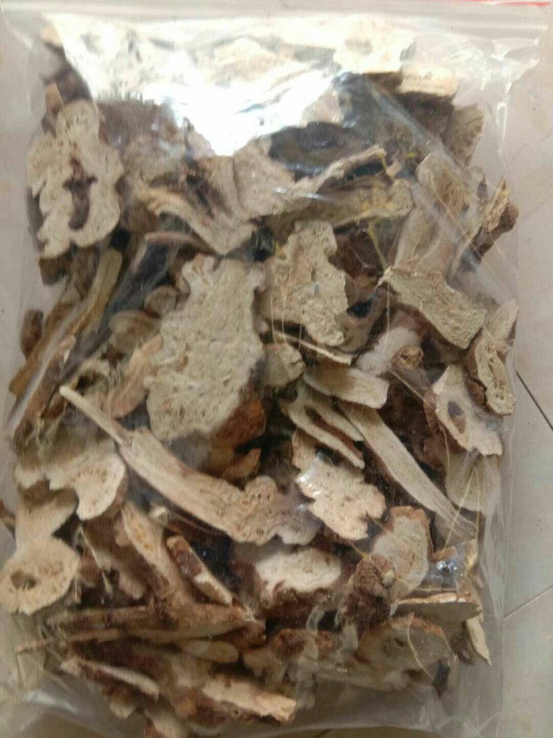 白术片，麦麸炒制白术片，生白术片。欢迎选购。