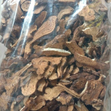 白术片，麦麸炒制白术片，生白术片。欢迎选购。