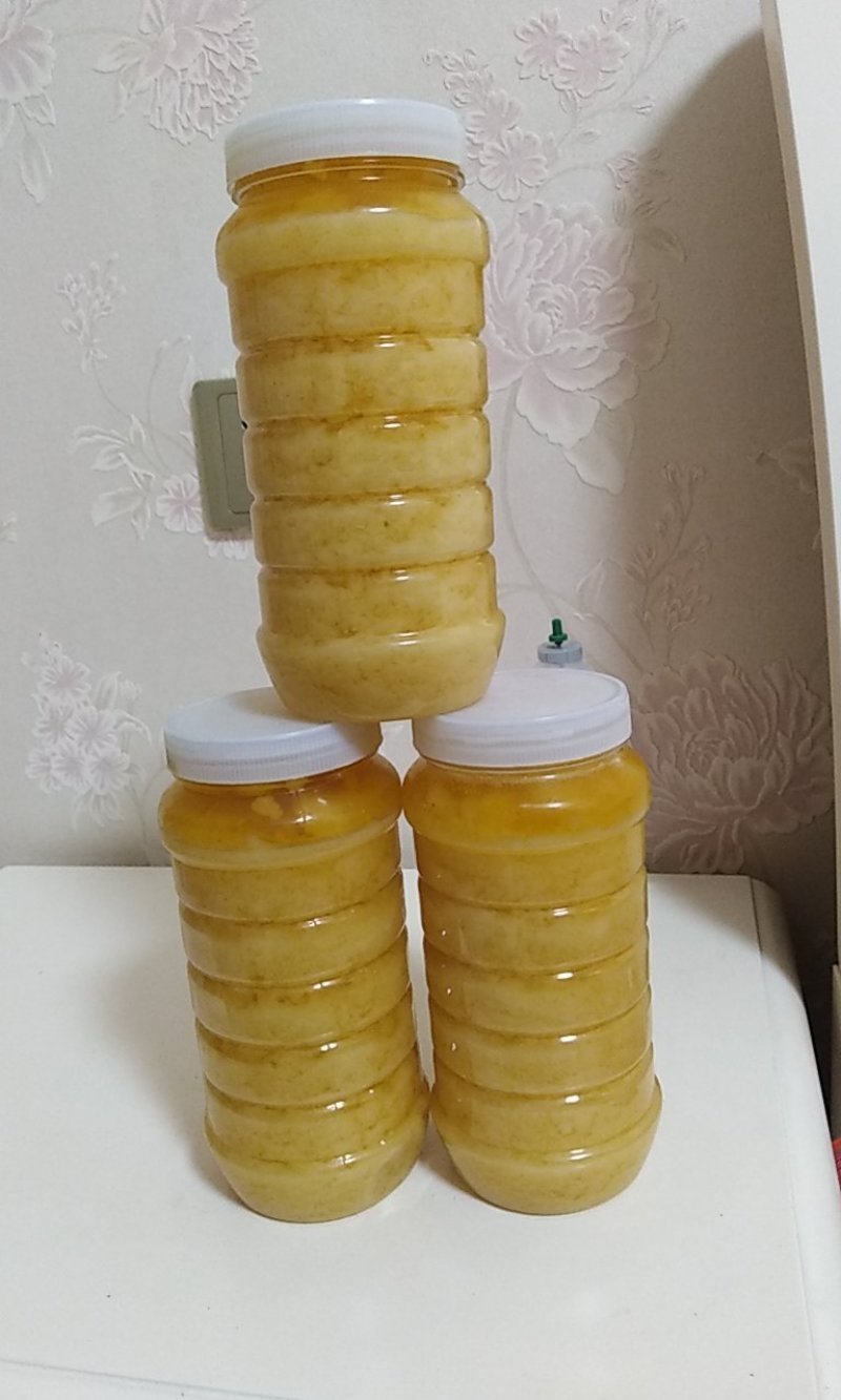 中蜂蜜，土蜂蜜一千克每瓶/50元，两瓶包邮