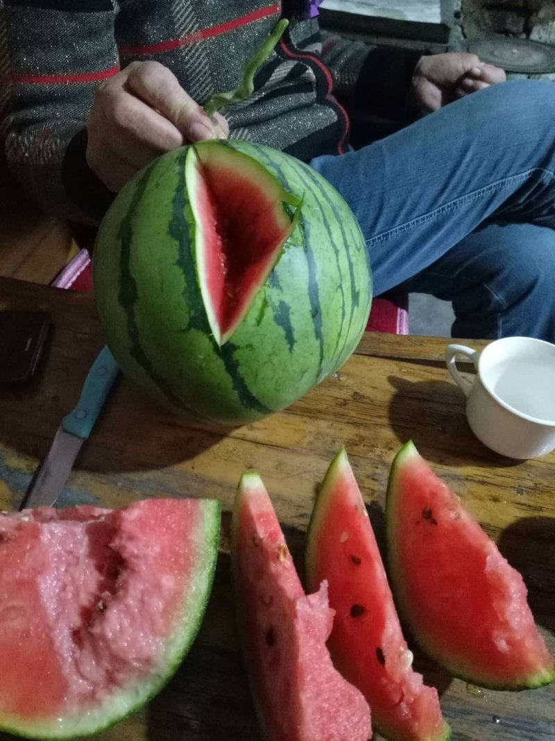 潍坊甜王西瓜产地发，保质保量货源充足包装小工一条龙服务