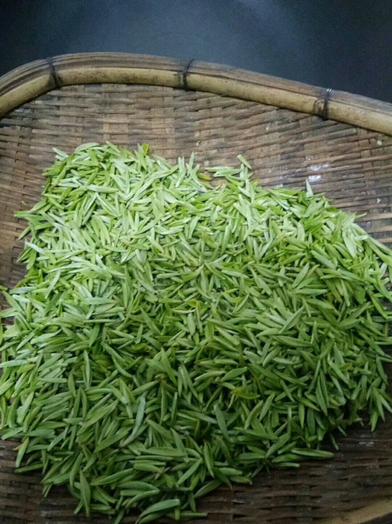 都匀螺丝壳毛尖茶，山高水秀，茶香满阶，养生选用。