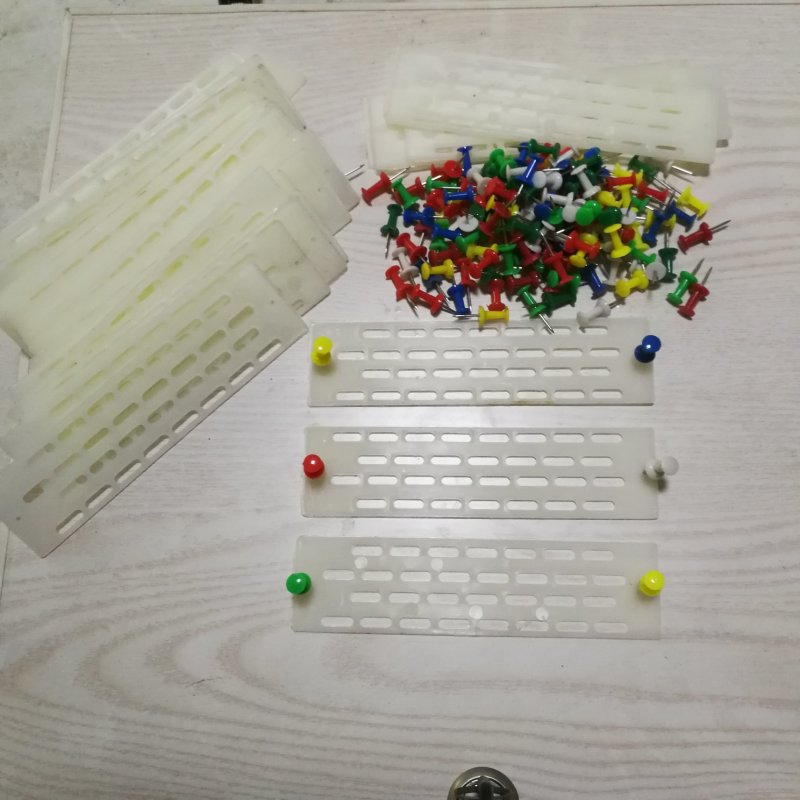 蜜蜂中蜂防跑王片中蜂防逃片蜂箱蜂王防跑片防盗蜂隔王片塑料