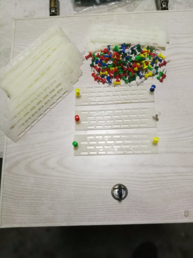 蜜蜂中蜂防跑王片中蜂防逃片蜂箱蜂王防跑片防盗蜂隔王片塑料