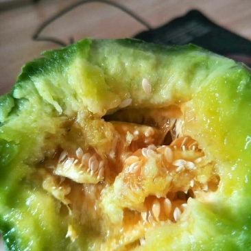 甜瓜大量供应，价格下滑