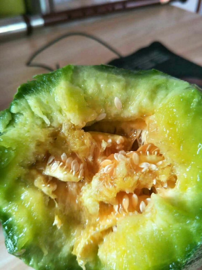 甜瓜大量供应，价格下滑