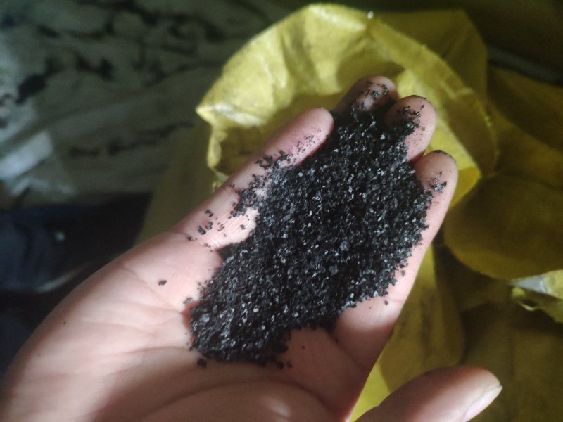 腐植酸钠片状水产养殖专用50斤乌黑遮盖强腐殖酸钠