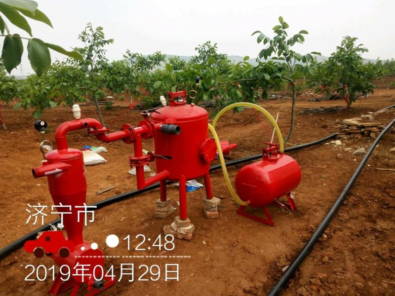 圆柱滴灌管果园，山地，葡萄等铺设方便！双滴孔抗晒耐用
