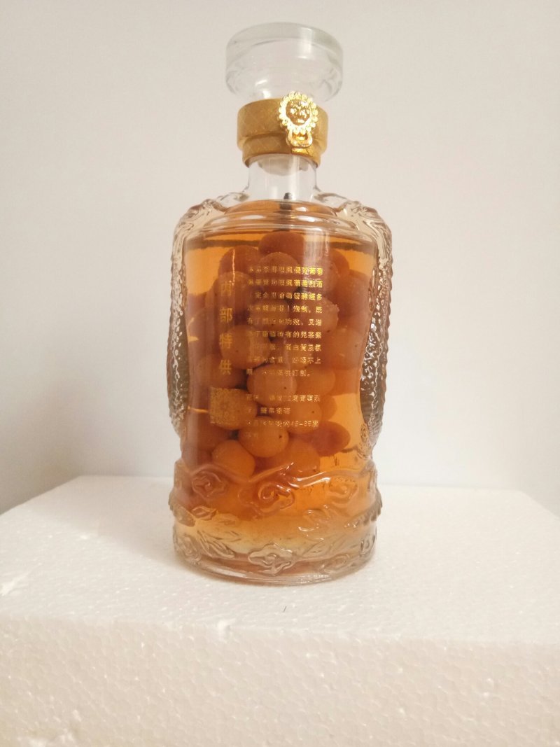 葡萄酒。