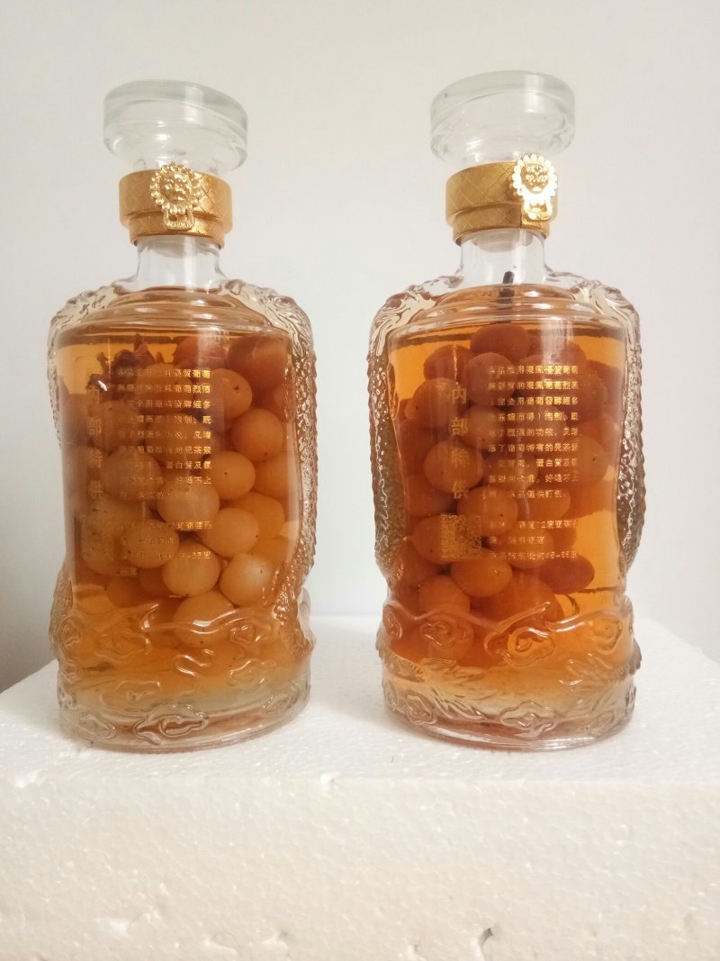 葡萄酒。