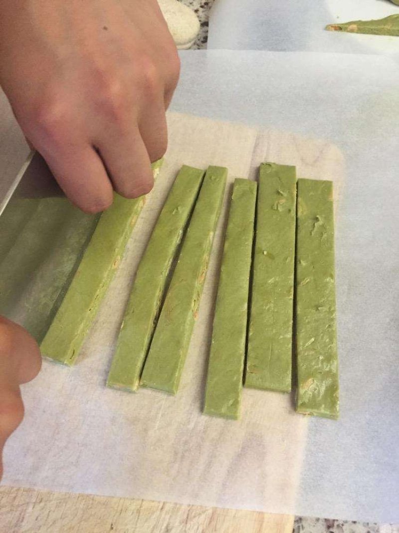 抹茶草莓坚果喜事牛轧糖
