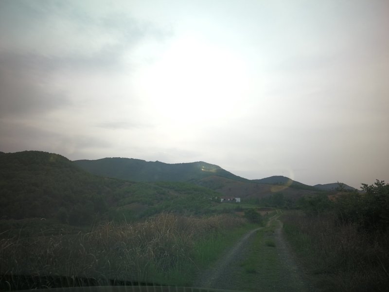 山地出让，三十万二十年，附带周边土地和配套设施