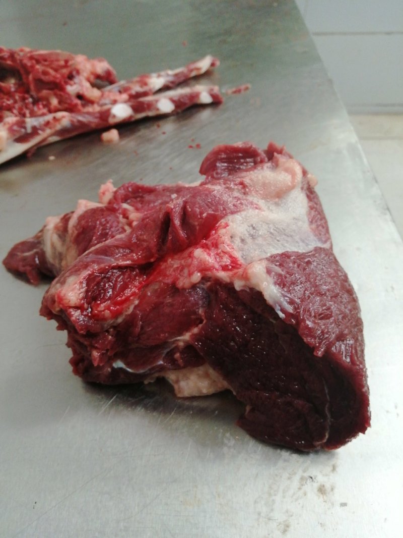 新鲜带皮驴肉，去皮鲜驴肉