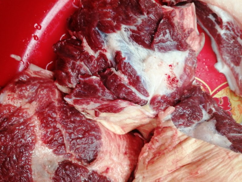 新鲜带皮驴肉，去皮鲜驴肉