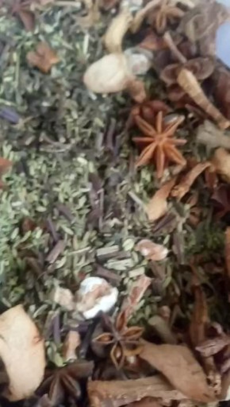 八角：还有配方料：火锅配方，冒菜配方，串串配方，卤菜配方