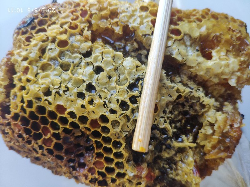 云南野生蜂蜜包真包纯包野生假一赔十，只做良心蜂蜜，放心蜂