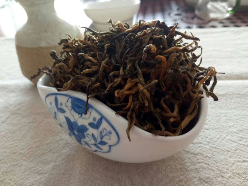 云南普洱毛尖，红茶古树