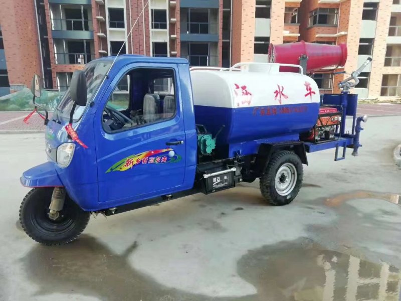出售两方三轮洒水车