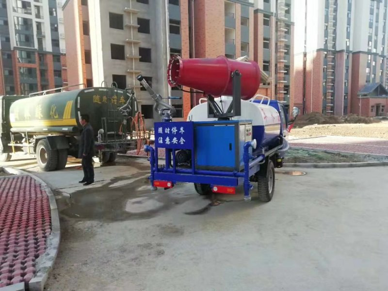 出售两方三轮洒水车