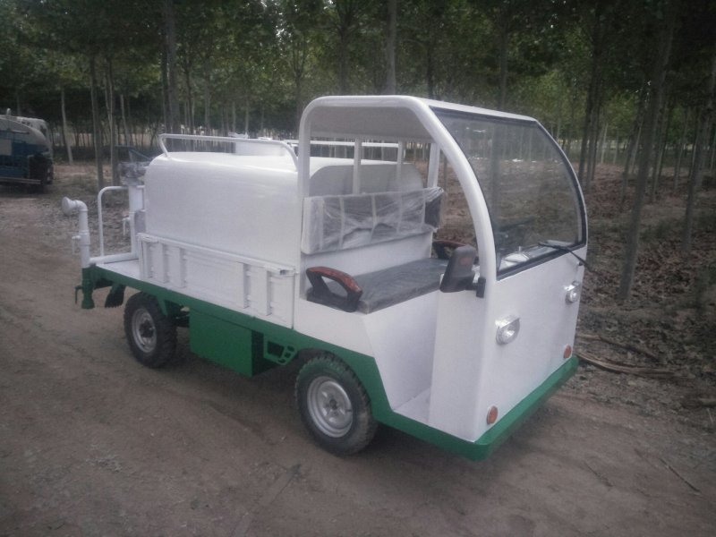 新能源电动四轮洒水车