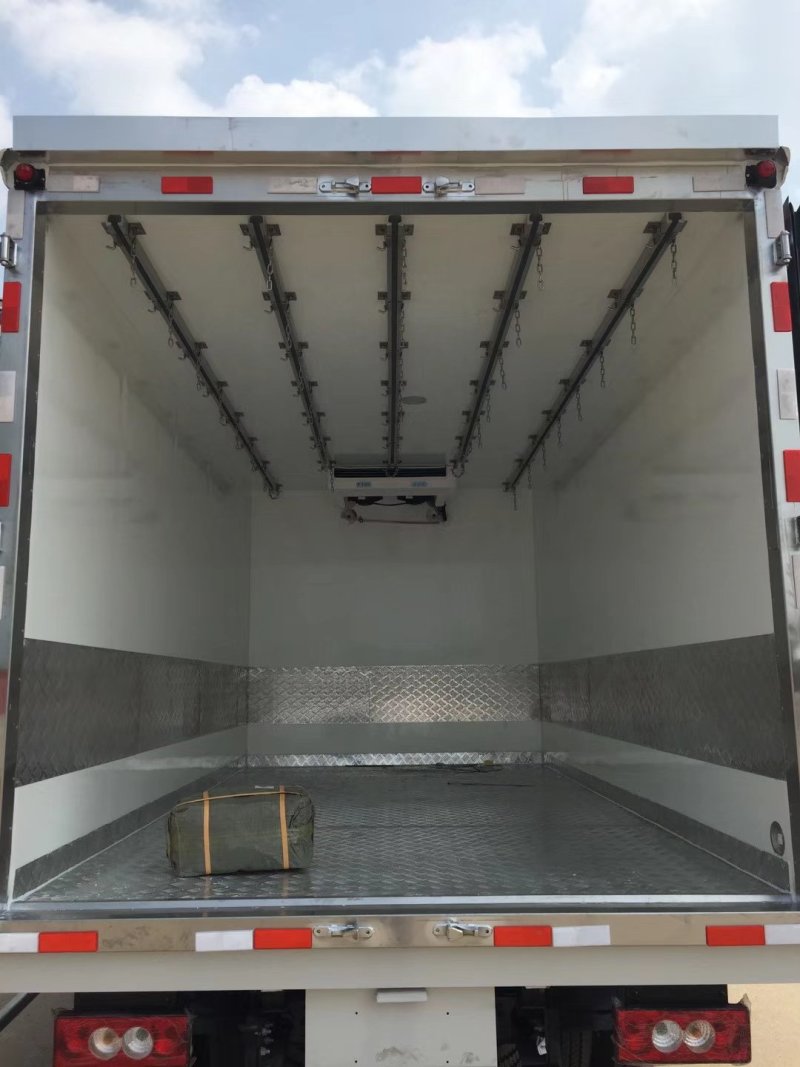 福田欧马可S34.2米肉钩冷藏车