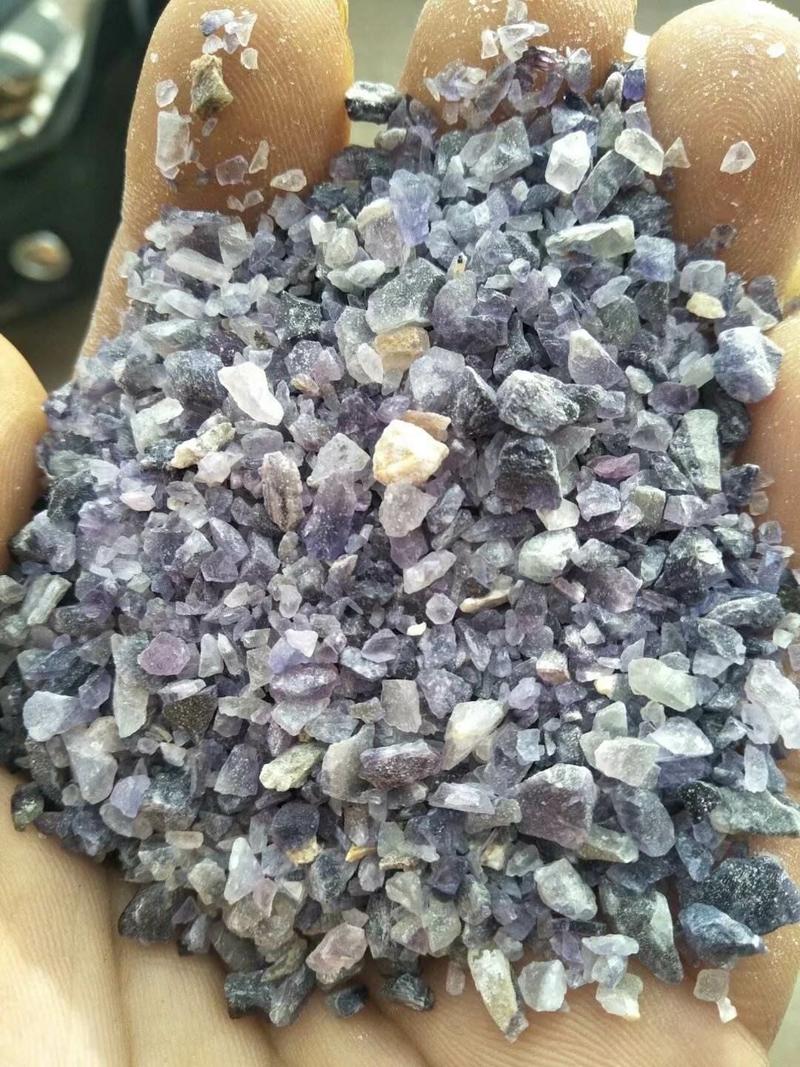 批发零售紫石英，经营上千种中药材