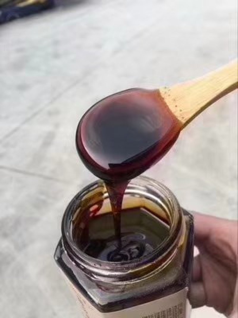 梨膏，采用砀山酥梨榨汁纯手工熬制，干柴土灶文火熬制，
