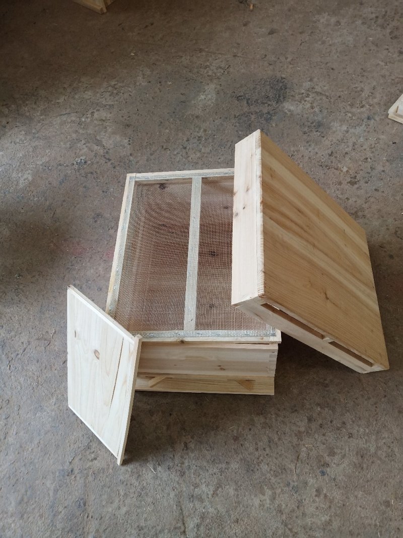 杉木蜂箱80一套（成都地区包100套起包送）