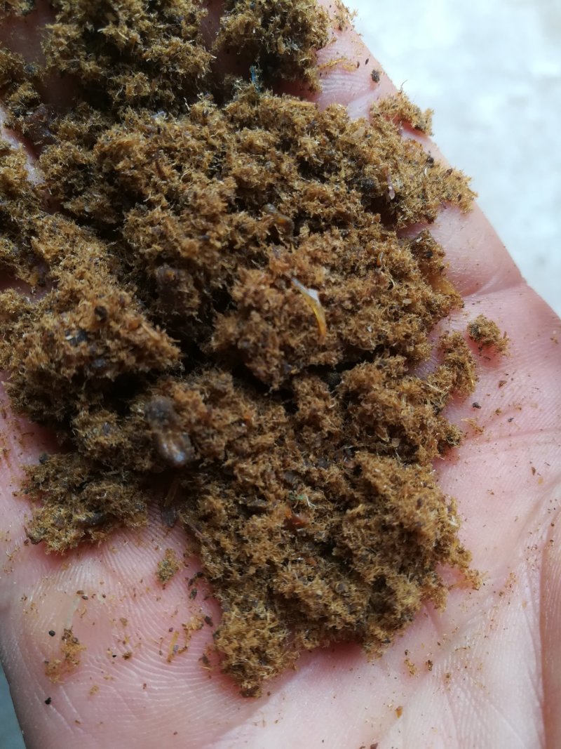 脱脂鱼粉新鲜度好，蛋白58适口性强。提高采食量。