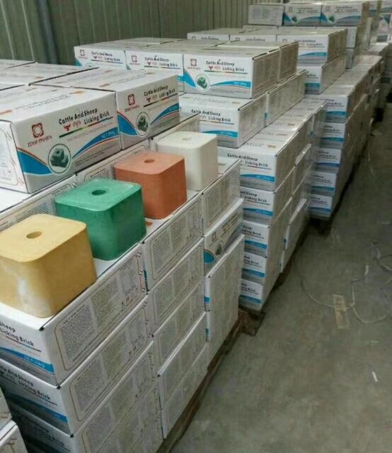 牛羊舔块，每箱4块，每块10斤，驱虫型，营养型，等多种。