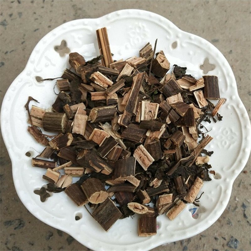 陆英供应上千种中药材