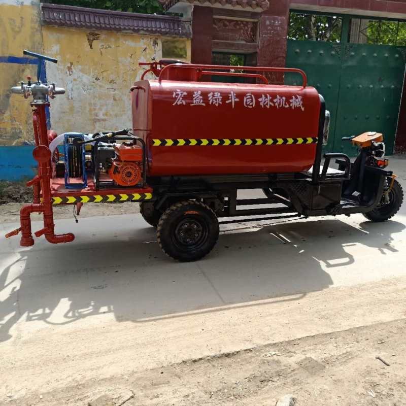 工程三轮洒水车